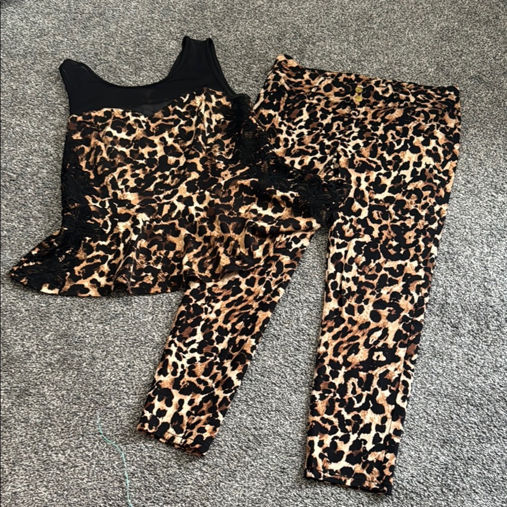 Leopard Print Women's 2 piece matching top and pant
